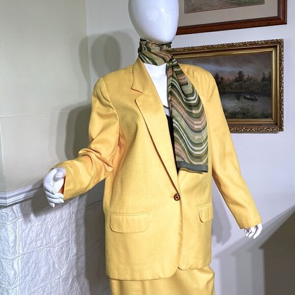 Vintage Fitting Image Yellow 2-Piece Skirt Suit - Picture 7 of 13